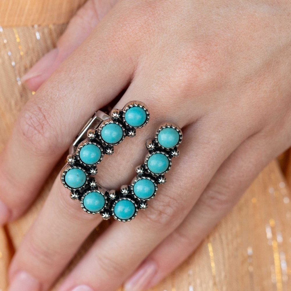 Elegant Silver and Turquoise Ring